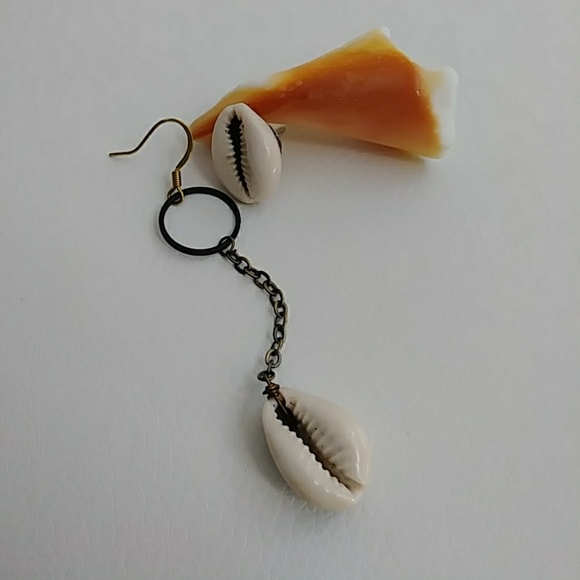 Cowrie Shell Asymetrical Post Dangle Boho Earring - Picture 3 of 8